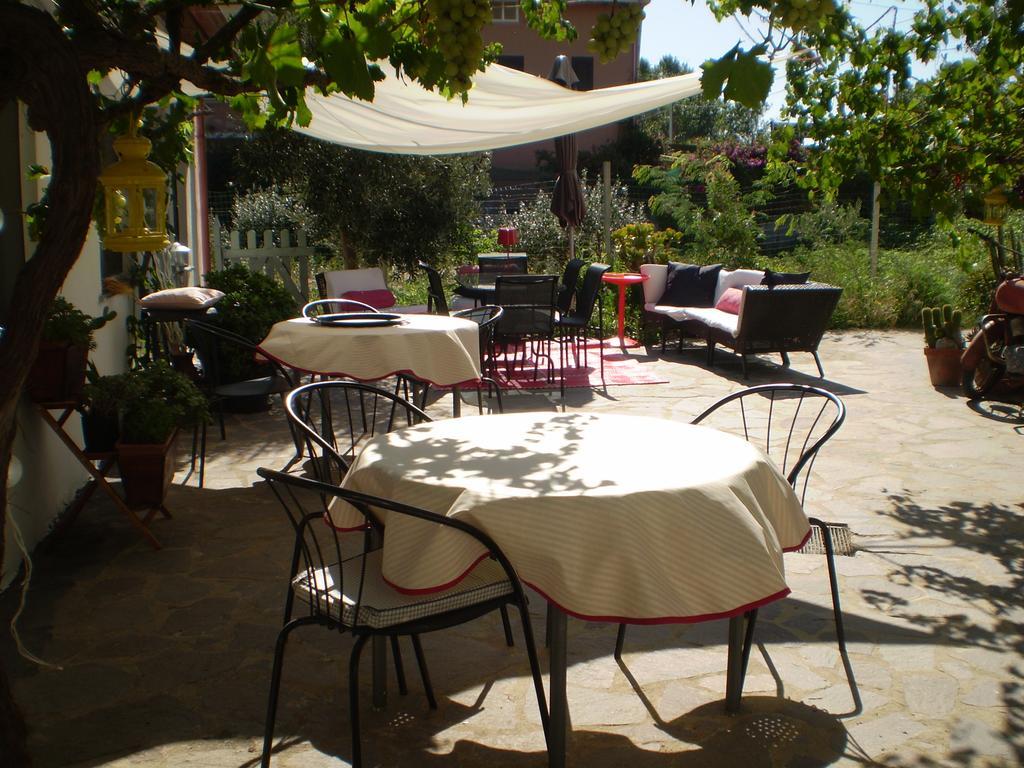 مبيت وإفطار Marrùbiu Il Giardino Di Emilio الغرفة الصورة
